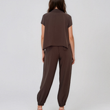 Compleu din vâscoză cu cămașă și pantaloni lejeri maro închis HL213
