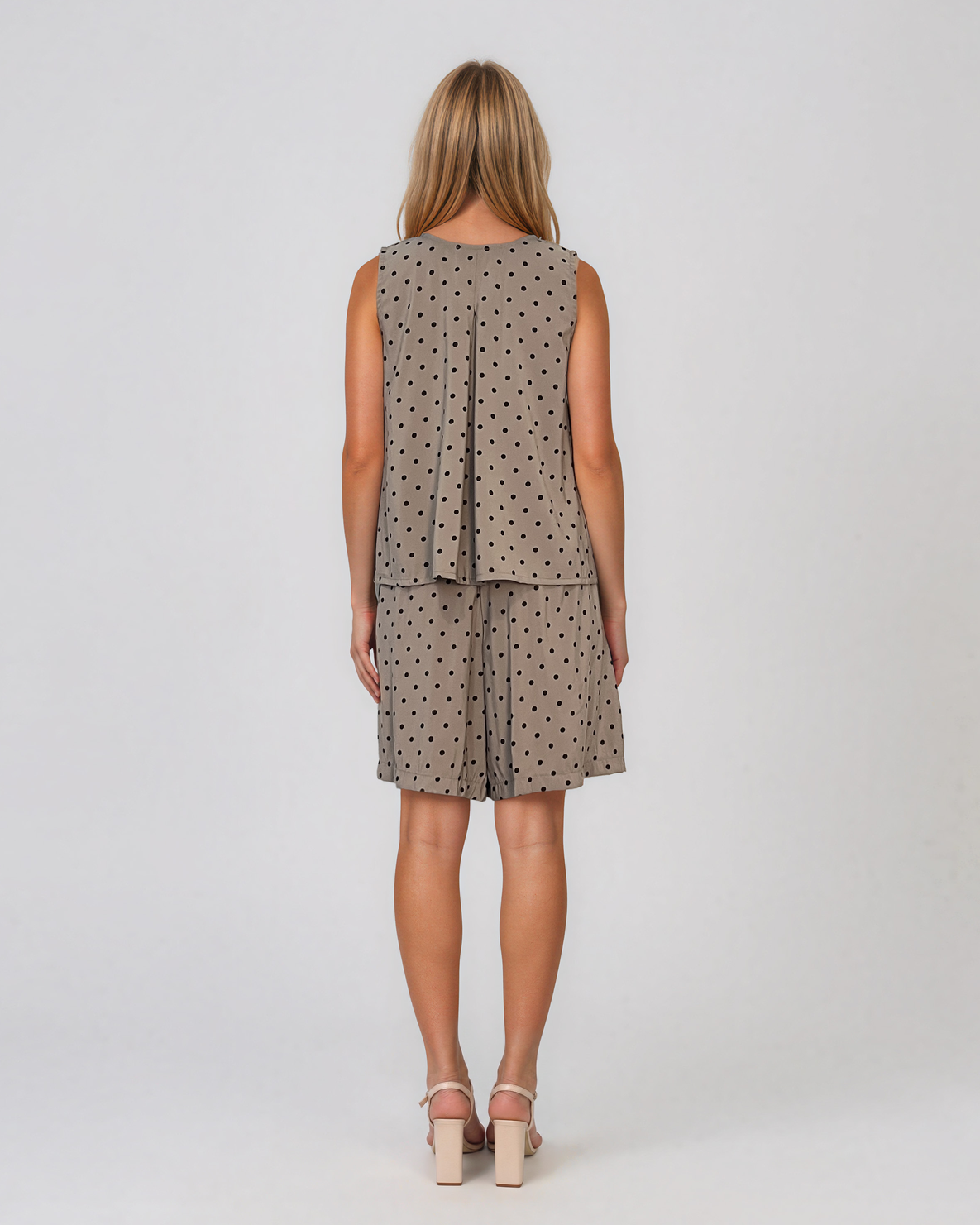 Compleu din vâscoză cu top și fustă-pantalon cu buline grej HL212