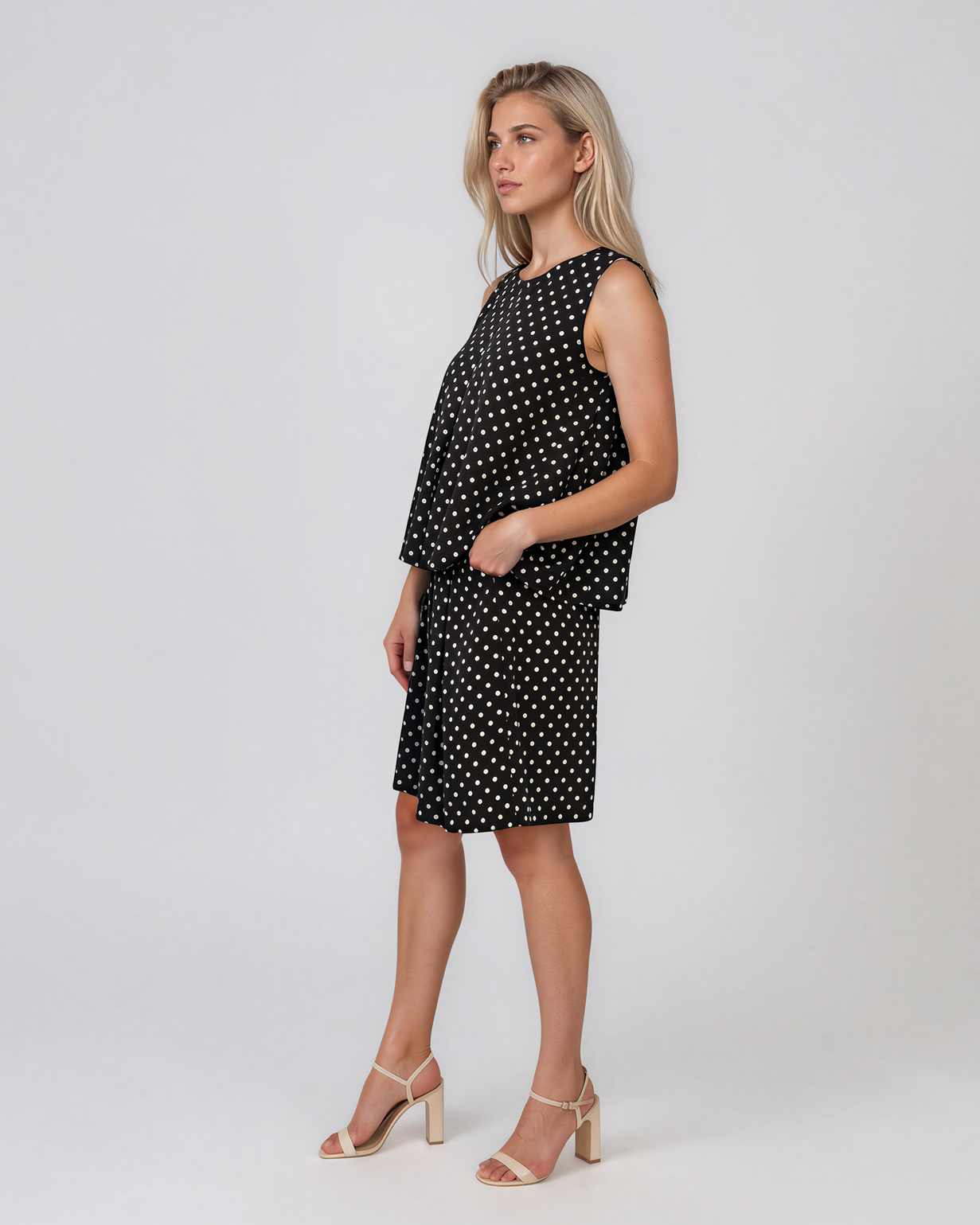 Compleu din vâscoză cu top și fustă-pantalon cu buline negru HL212