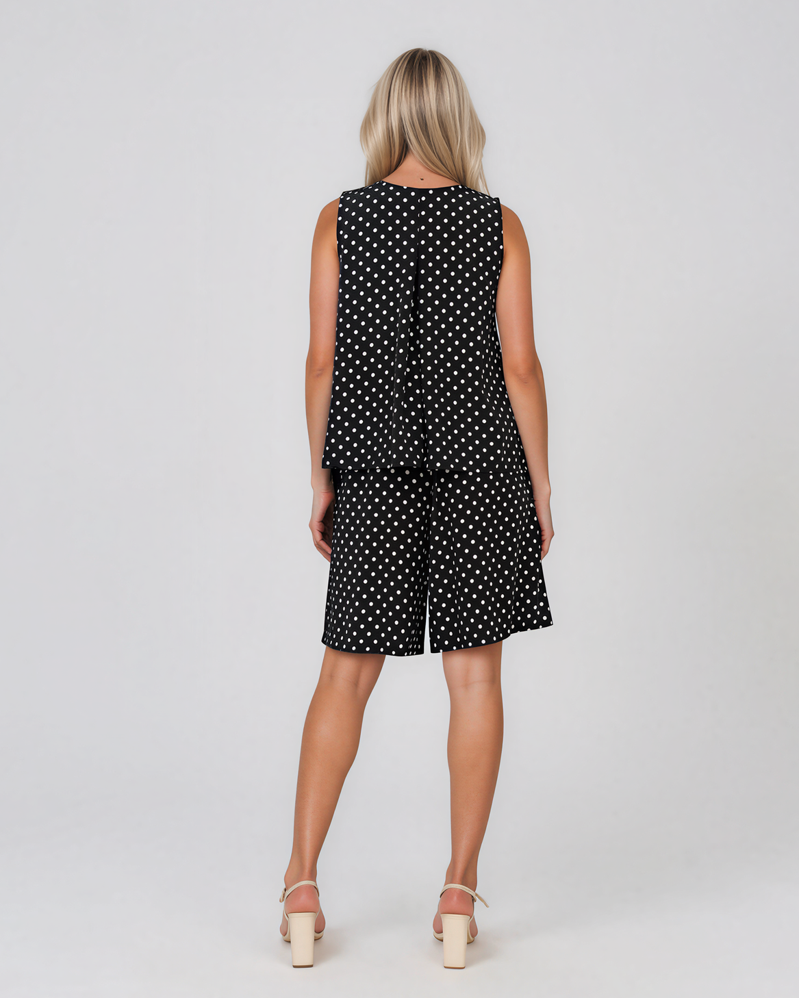 Compleu din vâscoză cu top și fustă-pantalon cu buline negru HL212