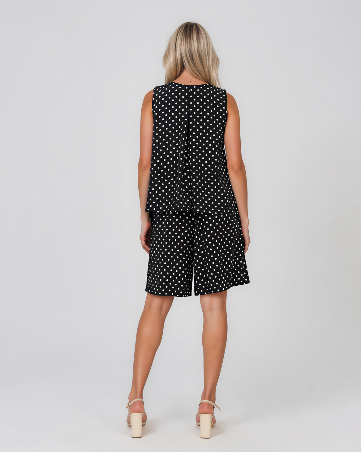 Compleu din vâscoză cu top și fustă-pantalon cu buline negru HL212