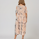 Rochie din in cu umeri goi și print beige