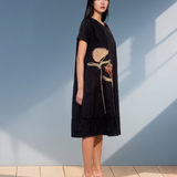 Rochie din poplin cu volan și trandafiri negru