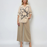 Pantaloni evazați cu fermoar și buzunare beige