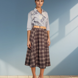 Cămașă cu dungi și flori croșetate gri