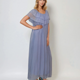 Rochie elegantă din mătase cu volane la umeri bleu