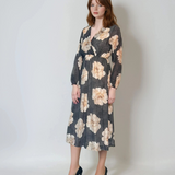 Rochie lungă cu print floral, mânecă lungă, elastic talie, decolteu în V negru