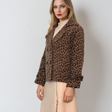 Jachetă scurtă cu nasturi mari ?i imprimeu animal-print