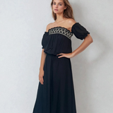 Rochie cu elastic în talie și bust, purtată pe umeri negru