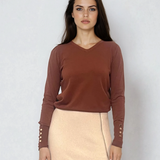 Pulover en-coeur cu nasturi pe mâneci maro