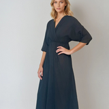 Rochie midi cu decolteu parte peste parte și mânecă 3/4 negru