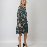 Rochie midi lejeră cu print și decolteu în V verde