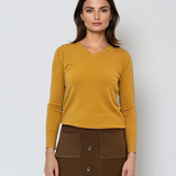 Pulover cu decolteu în V moale si confortabil mustar