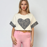 Tricou alb cu inimă și margini maneci din denim alb