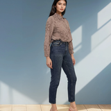 Bluză cu broderie în relief grej