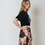 Tricou cu strasuri aplicate, print floare și mesaj negru
