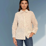 Bluză cu broderie în relief crem