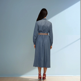 Rochie jeans lunga cu buzunare piept și curea albastru-jeans