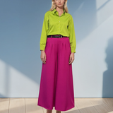 Pantaloni largi din vâscoză cu pense și curea inclusă fucsia