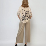 Pantaloni evazați cu fermoar și buzunare beige