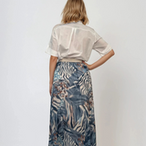 Fustă lungă plisată cu bandă elastică în talie albastru jeans print abstract