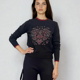 Pulover cu inimă brodată negru-grena