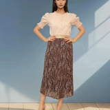 Bluză cu elastic la mânecă și nasturi beige