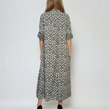 Rochie lungă din bumbac cu print geometric și mânecă 3/4 gri