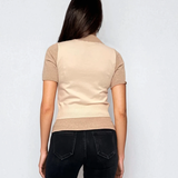 Pulover cu mânecă scurtă, guler cămașă și nasturi crem