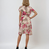 Rochie cu cordon în talie și print floral ciclam