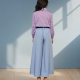 Pantaloni largi din vâscoză cu pense și curea inclusă bleu