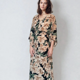 Rochie vascoza cu maneca larga si print floral-Negru