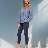 Bluză cu broderie spartă și volan la guler albastru-jeans