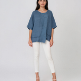 Bluză lejeră din in cu broderie florală și perforații la umeri albastru-jeans