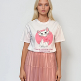 Tricou cu pisică cu fundiță și mesaj alb