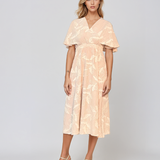 Rochie lungă cu flori brodate și mâneci scurte ample beige