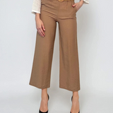 Pantaloni vaporoși cu buzunare și curea beige