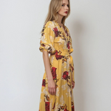 Rochie lunga parte peste parte print floral cu broșă galben