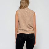 Vestă pe gât cu nasturi decorativi beige