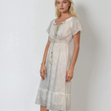 Rochie midi cu broderie și șnur decolteu cu elastic în talie alb