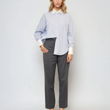 Cămașă  albă cu dungi albastre  și  strasuri fine pentru birou albastru