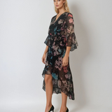 Rochie asimetrică din voal cu print floral și cordon negru