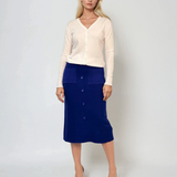 Jachetă basic cu decolteu ?i nasturi alb