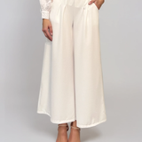 Pantaloni largi din vâscoză cu pense și curea inclusă alb