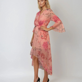 Rochie asimetrică din voal cu print floral și cordon roz