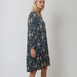 Rochie midi lejeră cu print și decolteu în V albastră