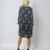 Rochie midi lejeră cu print și decolteu în V albastră