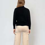 Pulover cu colier decorativ din perle si paiete negru