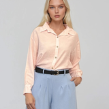 Cămașă din vâscoză cu pense la mâneci și croială lejeră roz