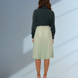 Bluză din voal cu volane la guler și mâneci verde